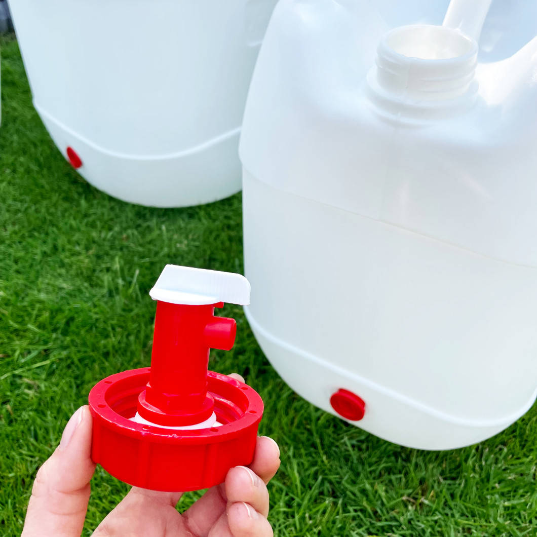 Wasserkanister mit Hahn Camping Kanister Wassertank Behälter - 20 Liter 20,00  Liter, Haus & Garten \ Wasser- & Flüssigesspeicher \ Kanister Haus &  Garten
