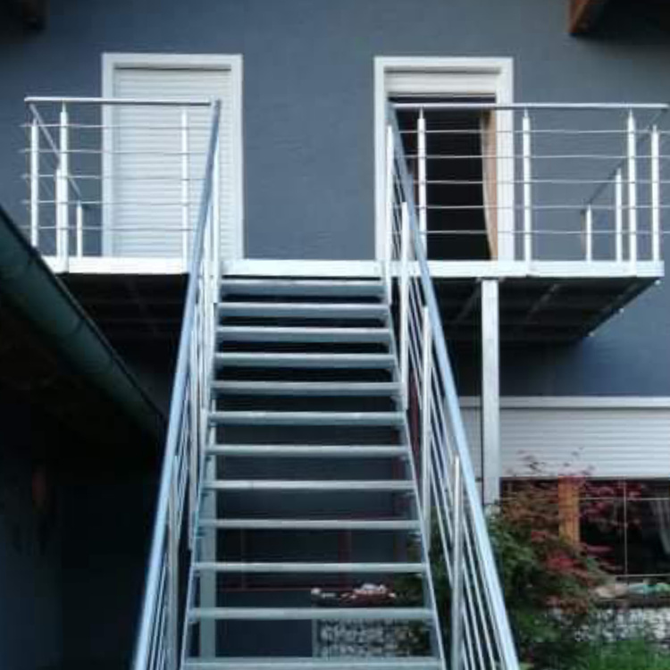 Metallstufe verzinkt Gitterroststufen Treppenstufen, Maschenweite 34x38mm - 900/270 mm