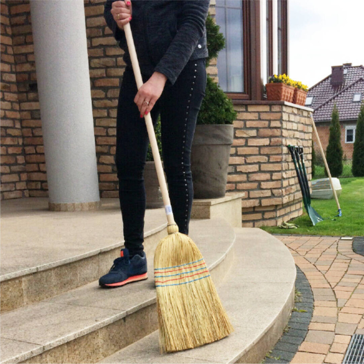 Straßenbesen aus Sorgho-Reisstroh (5xgenäht) mit Stiel