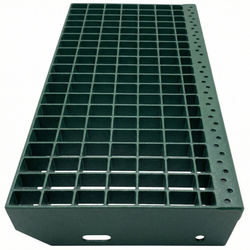 Metallstufe Gitterroststufen Treppenstufen, RAL 6005 Moosgrün matt, Maschenweite 34x38mm - 600x240mm